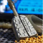 Momitor Preston ICS In-line Solid Pellet Feeder, Medium