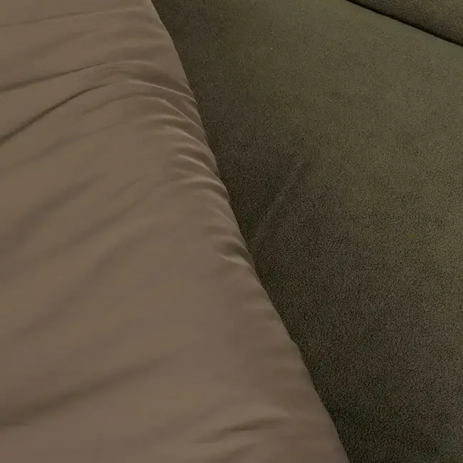 Pat cu Sac de Dormit Trakker RLX 6 Leg Camo Carp Bed System