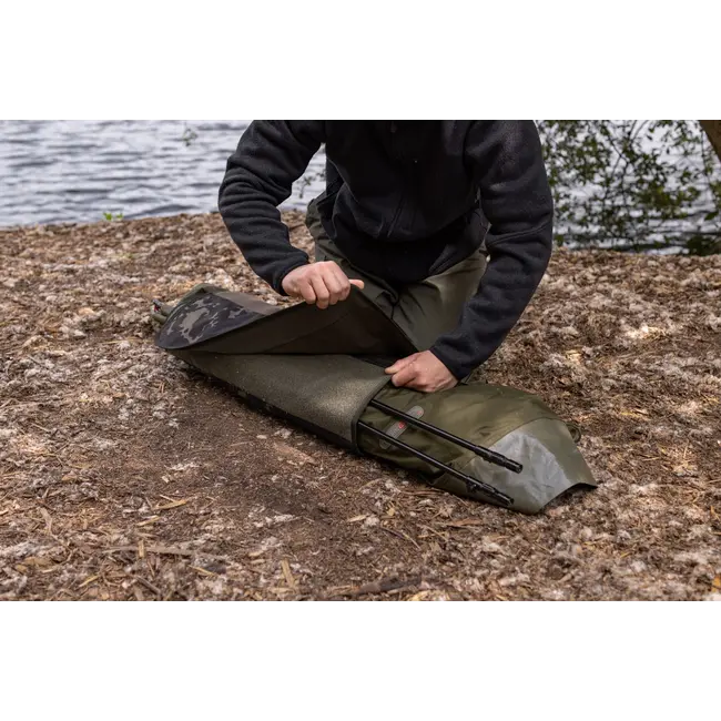 Geanta Korda Compac Dark Kamo Bivvy Wrap