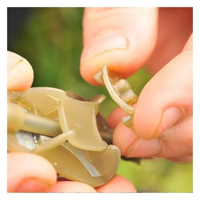 Clips Guru Method Feeder