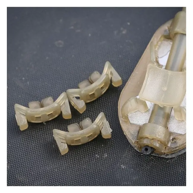 Clips Guru Method Feeder