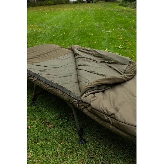 Pat Pescuit cu Sac de Dormit Fox Flatliner X MF8 – 8 picioare ,sac 5 sezoane