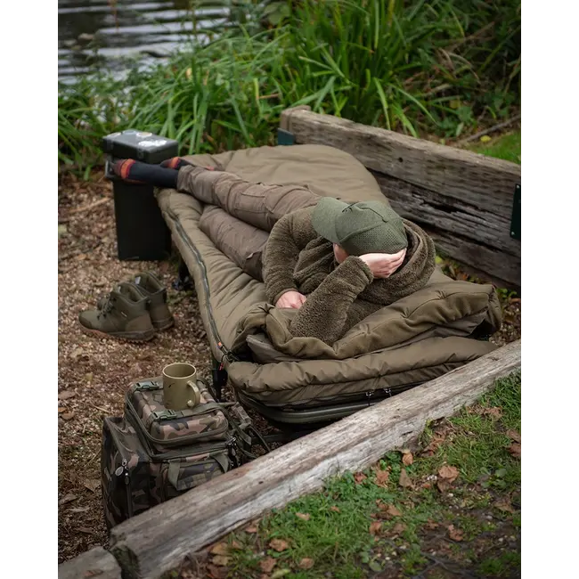 Pat + Sac de Dormit FOX Duralite All Season Sleep System, 6 Picioare, 207x79x34.5-43.5cm