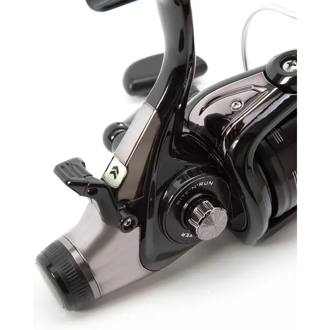 Mulineta DAIWA black widow br 4000a