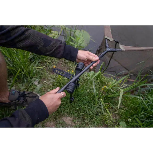 Suport Fixare Minciog Avid Carp Lok Down Landing Net Holder