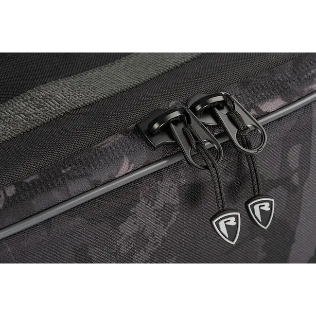 Geanta Spinning Fox Rage Voyager Camo Stacker Large + 7 Cutii Naluci