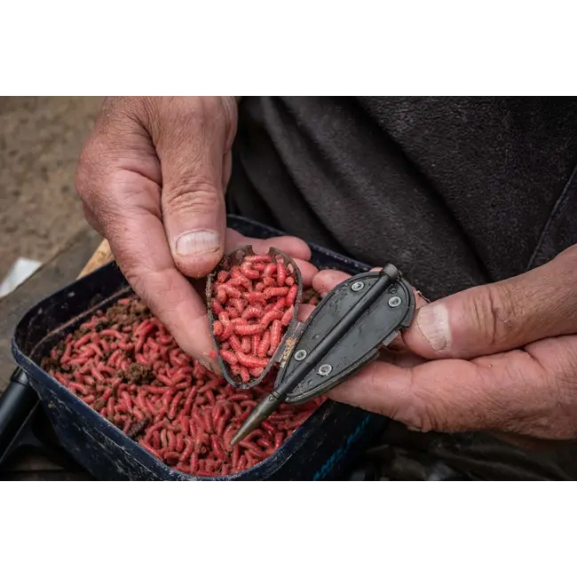 Momitor Korum Grub Feeder – Inchidere Completa, Perforatii Viermi