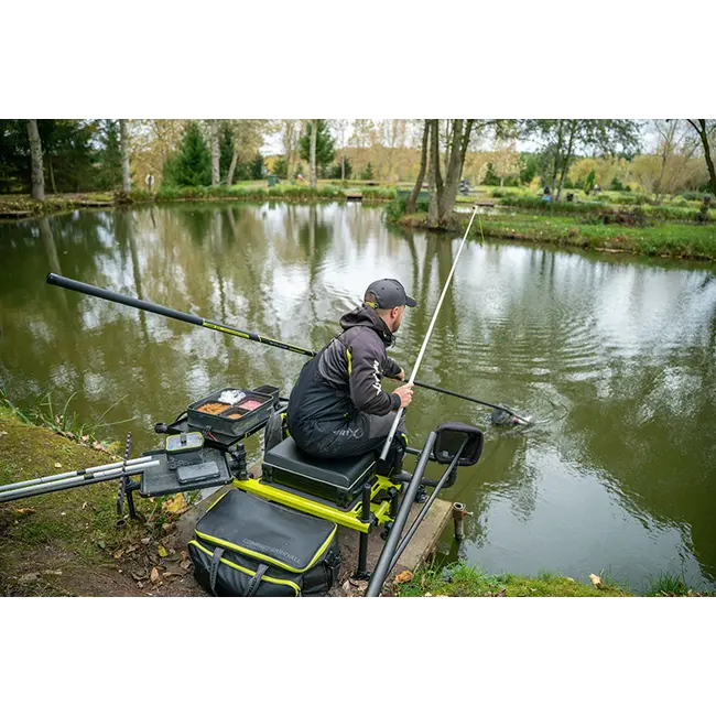 Coada Minciog Matrix Ethos XR Power Landing Net Handle, 3 Tronsoane, 4.50m