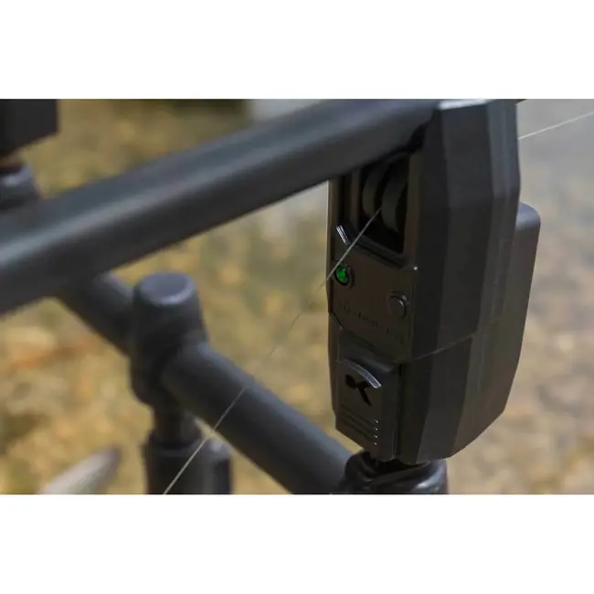 Set Avertizori_Senzori Pescuit  Korum KBI-R 3-Rod Alarm Presentation+ Statie, 3+1