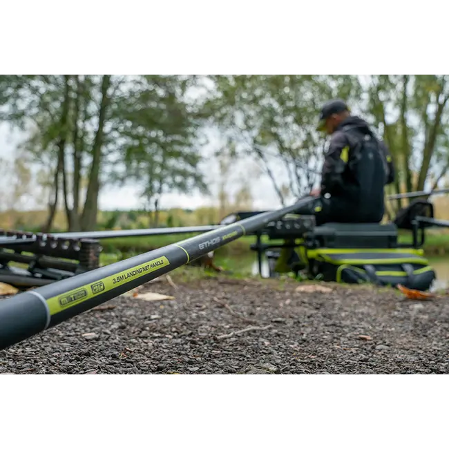 Coada Minciog Matrix Ethos XR Power Landing Net Handle, 2 Tronsoane, 3.50m