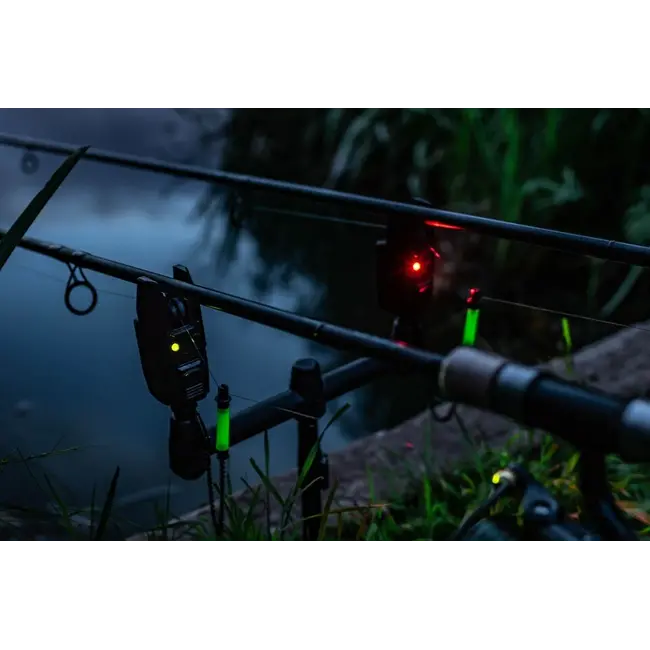 Set Avertizori_Senzori Pescuit  Korum KBI-R 3-Rod Alarm Presentation+ Statie, 3+1