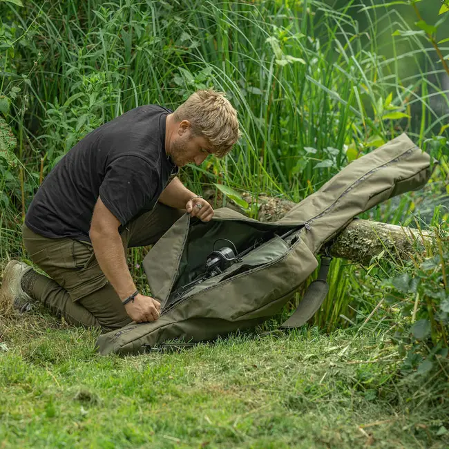 Husa Lansete Avid Carp RVS 3 Rod Sleeve 13ft, 210cm, 3 Lansete + 3 Mulinete