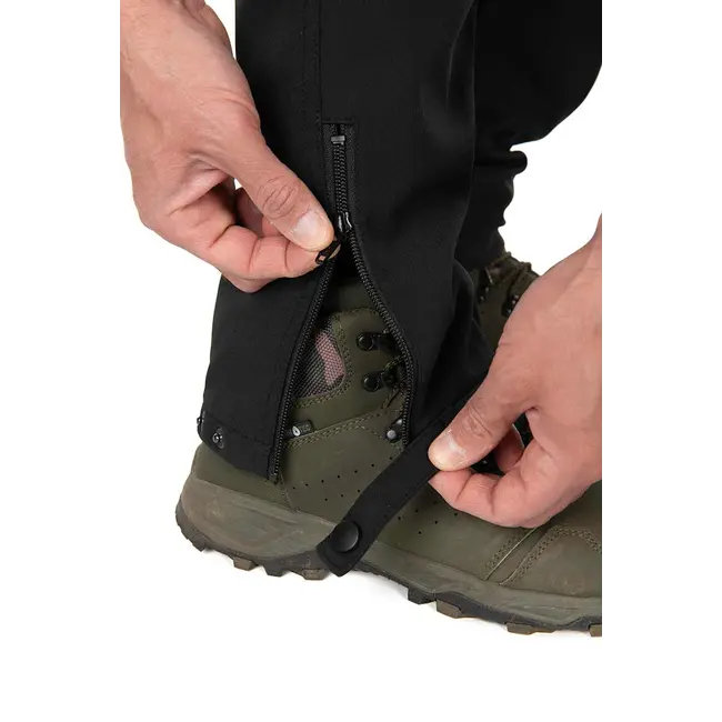 Pantaloni Lungi Fox Rage Pro Series Soft Shell Trousers, Storm Grey & Chilli Red