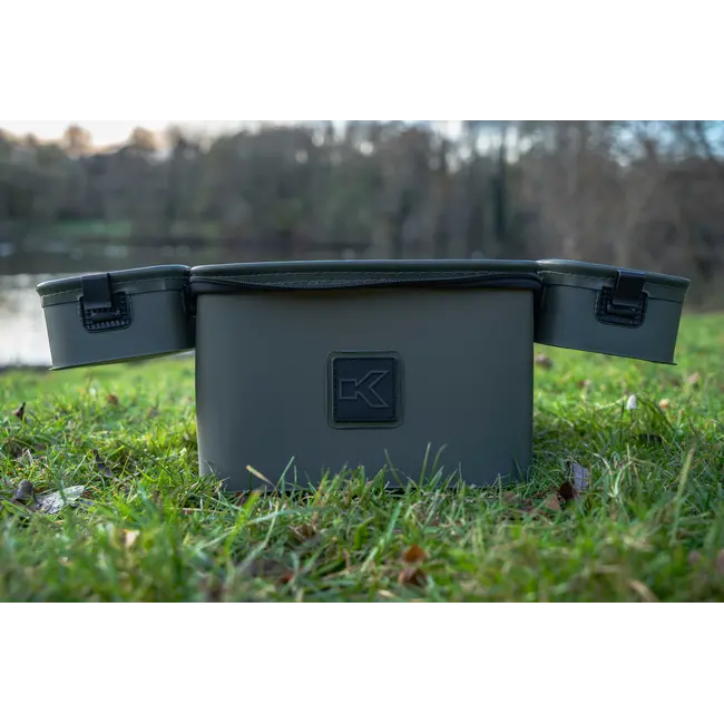 Geanta Korum EVA Bait Station + Doua Tavi Interne, 28x18x18cm si 15x12x7cm