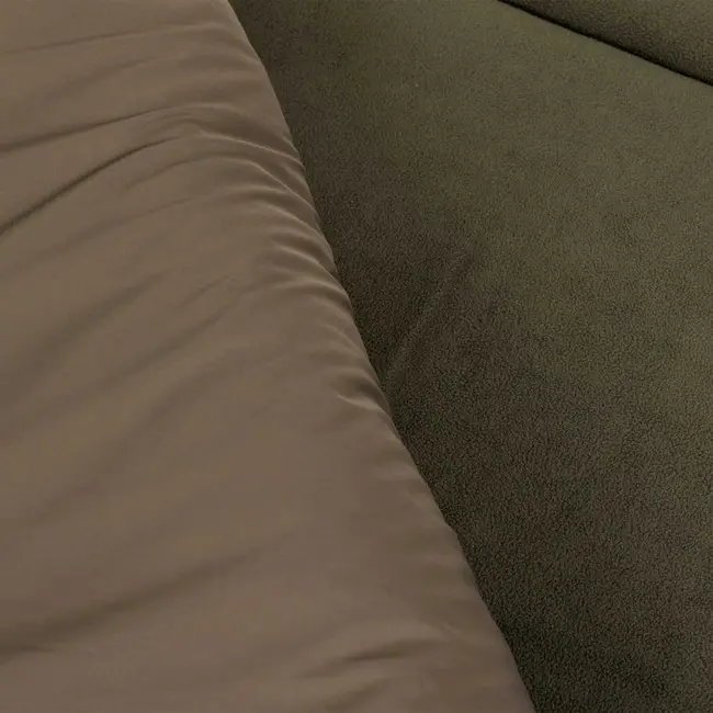 Pat Pescuit cu Sac de Dormit Trakker RLX 8 Wide Camo Bed System