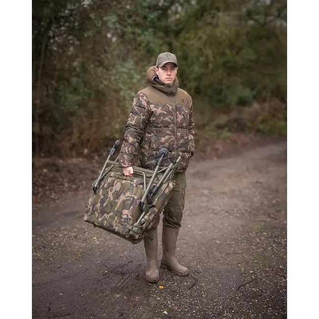 Scaun Pescuit Fox Super Deluxe Arm Chair – Confort și Stabilitate