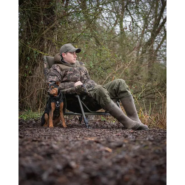 Scaun Pescuit Fox Super Deluxe Arm Chair – Confort și Stabilitate